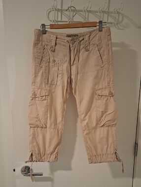 American Eagle Vintage Y2K Low-rise Cotton Tan/Khaki Cargo Capris (Size 0/XS)